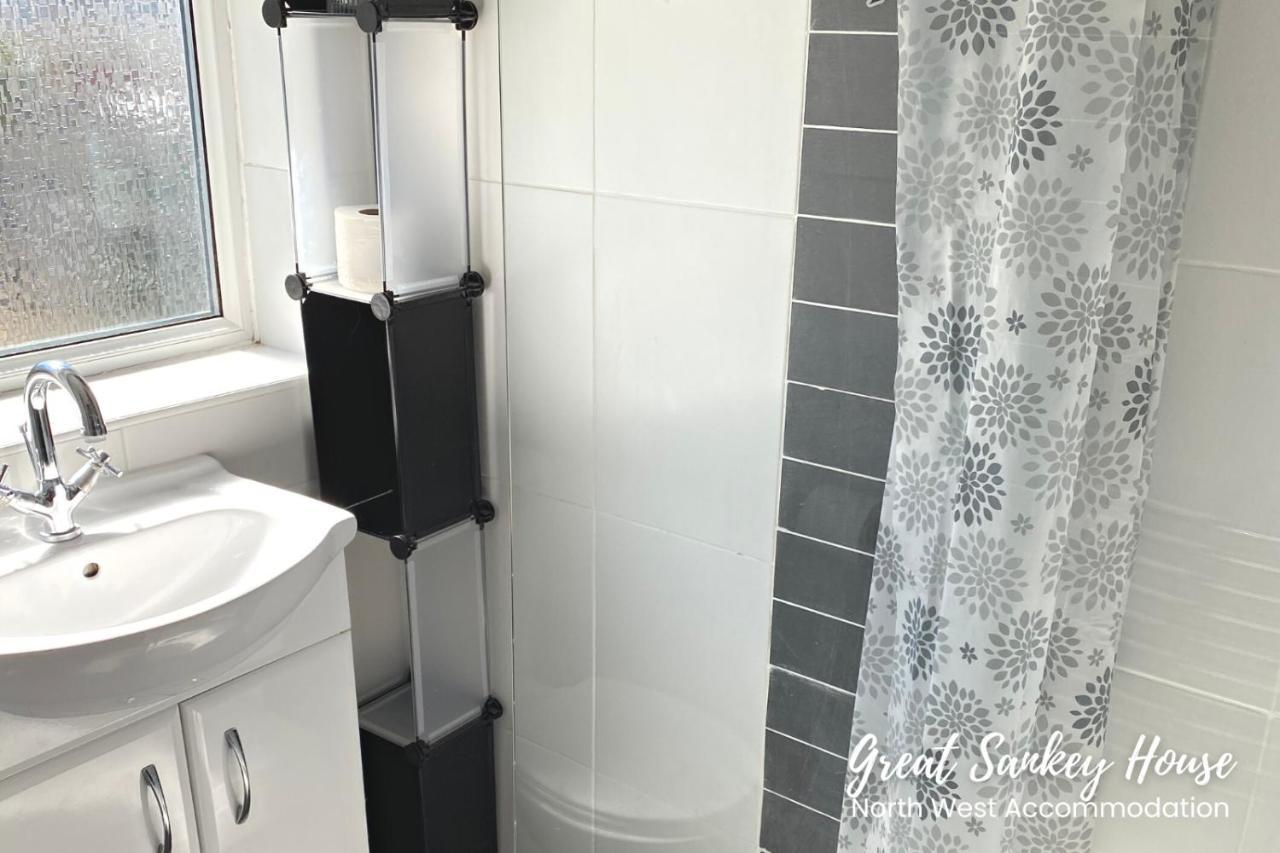 Great Sankey Serviced Accommodation Warrington Esterno foto